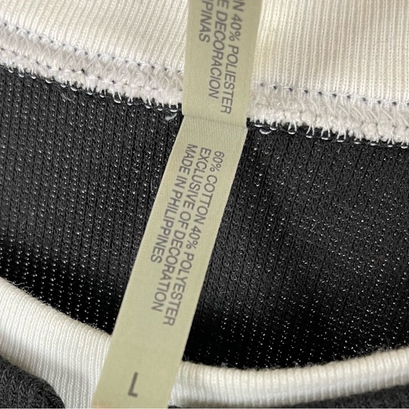 White Stag Large Embroidered Felt Santa Winter Pond Trees Holiday Sweater Skate - Picture 8 of 9